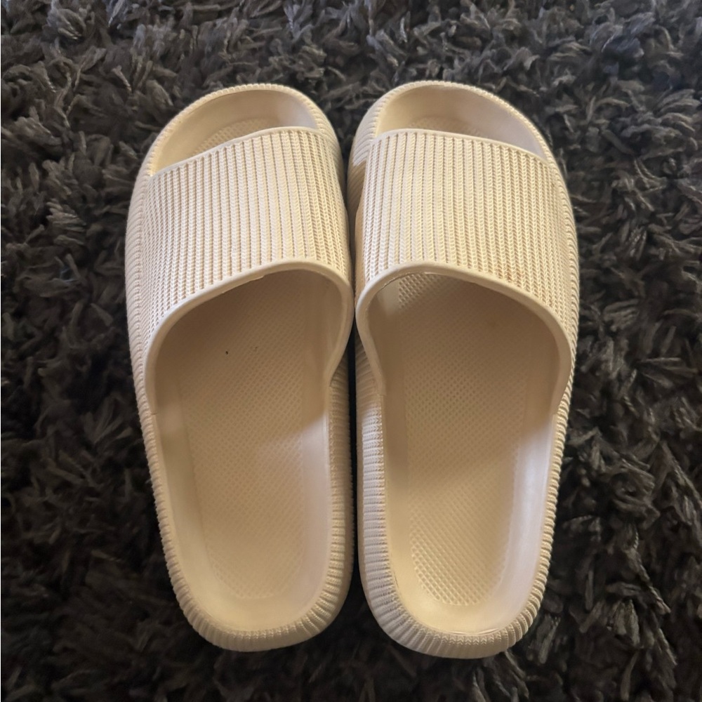 Women’s Slide Sandals in Cream - Lightweight Comfort